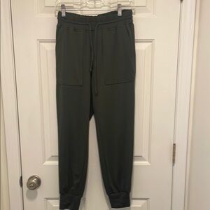 Lou and Grey - Women’s Olive Jogger Pants